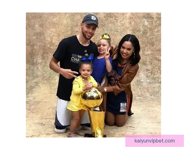 库里谈妻子阿耶莎：她那种本能冲劲激励我不断前行